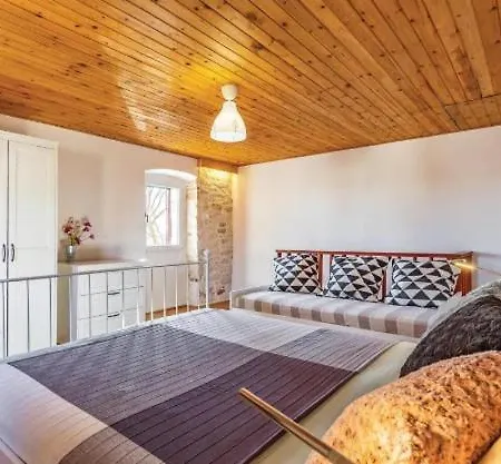 Villa Istrian Stone House With Heated Pool Pula