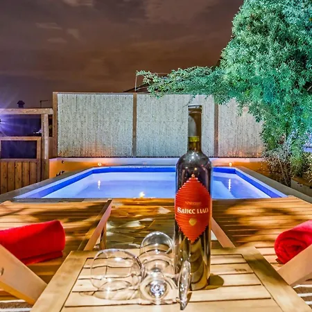 ヴィラ Istrian Stone House With Heated Pool プーラ