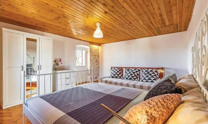 Villa Istrian Stone House With Heated Pool Pula